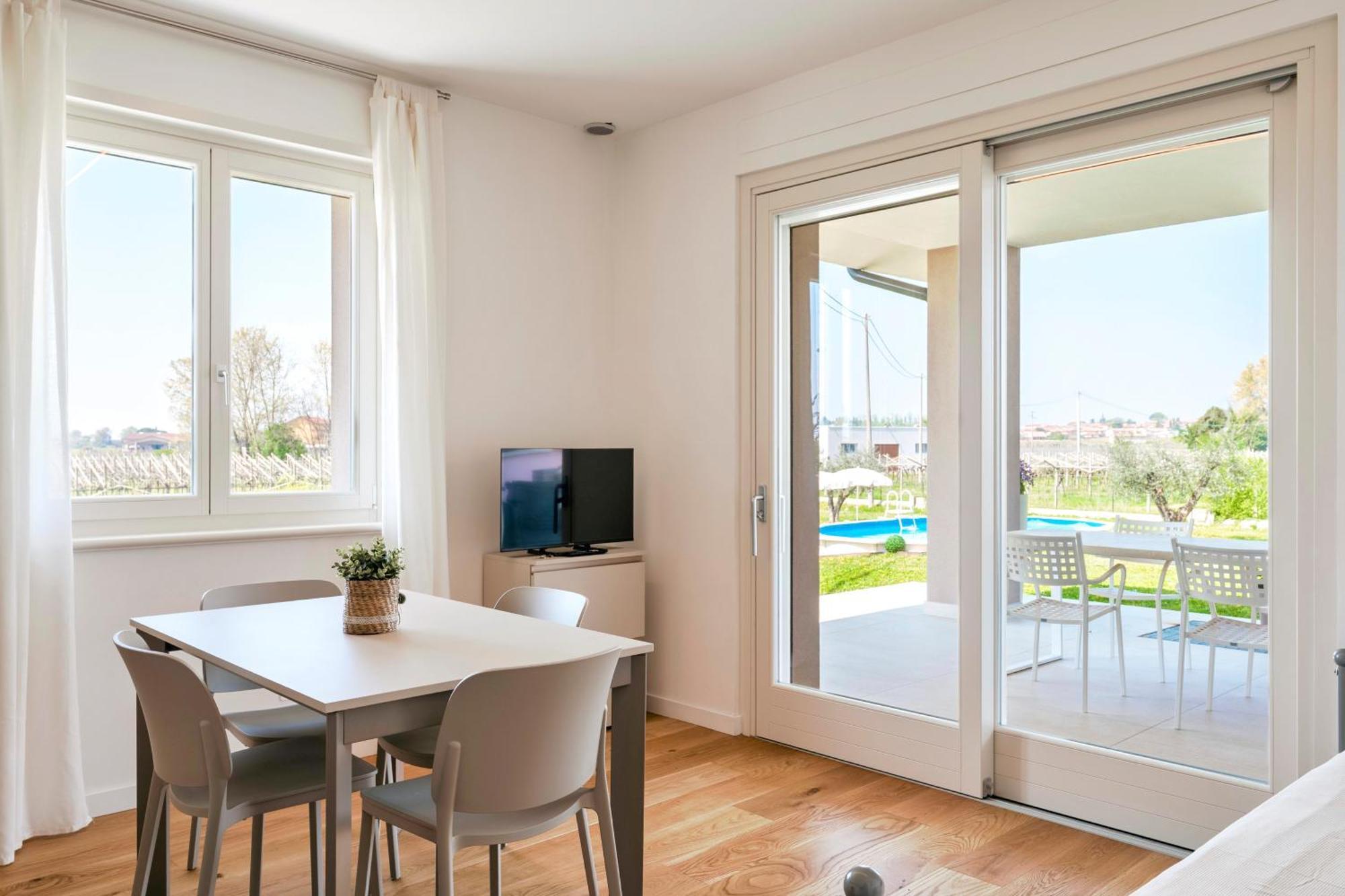 Lagobaldo Apartments - Regarda Travel Colà エクステリア 写真