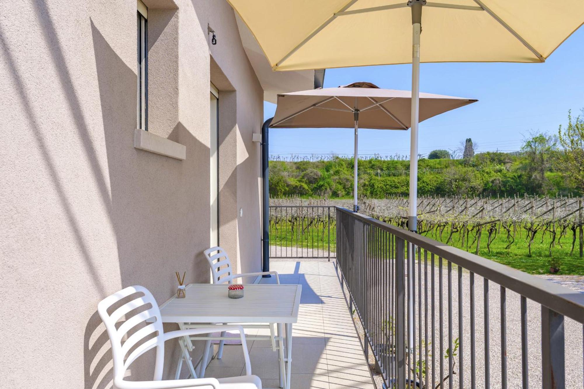 Lagobaldo Apartments - Regarda Travel Colà エクステリア 写真